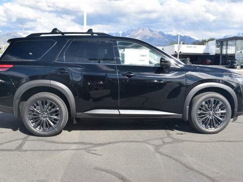 New 2026 Nissan Pathfinder SL image 8