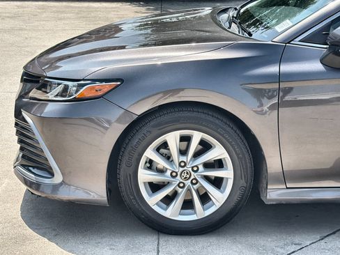 Used 2022 Toyota Camry LE w/ Convenience Package FWD image 10