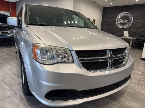 Used 2012 Dodge Grand Caravan SXT w/ UConnect Hands-Free Group image 1