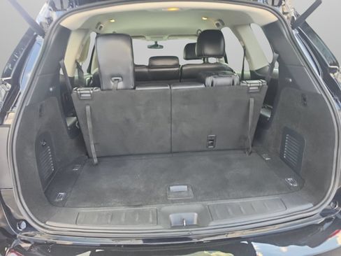 Used 2019 Nissan Pathfinder SL FWD image 11