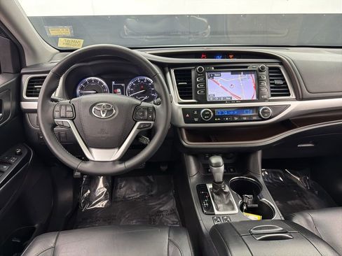 Used 2018 Toyota Highlander XLE AWD/4WD image 7