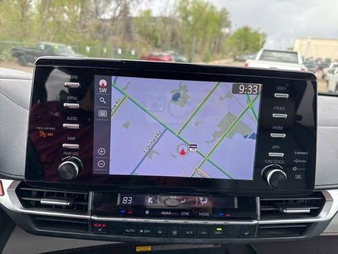 Used 2021 Toyota Sienna XLE w/ XLE Plus Package image 11