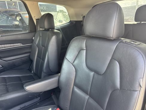 Used 2024 Kia Telluride SX w/ Towing Package FWD image 28