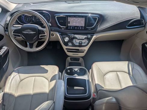 Used 2020 Chrysler Pacifica Limited FWD image 16