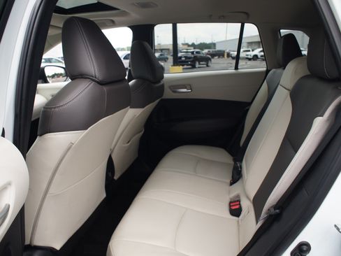 Used 2023 Toyota Corolla Cross XLE w/ Convenience Package FWD image 15