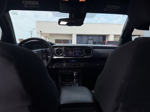 Used 2021 Toyota Tacoma TRD Sport w/ Technology Package AWD/4WD image 18