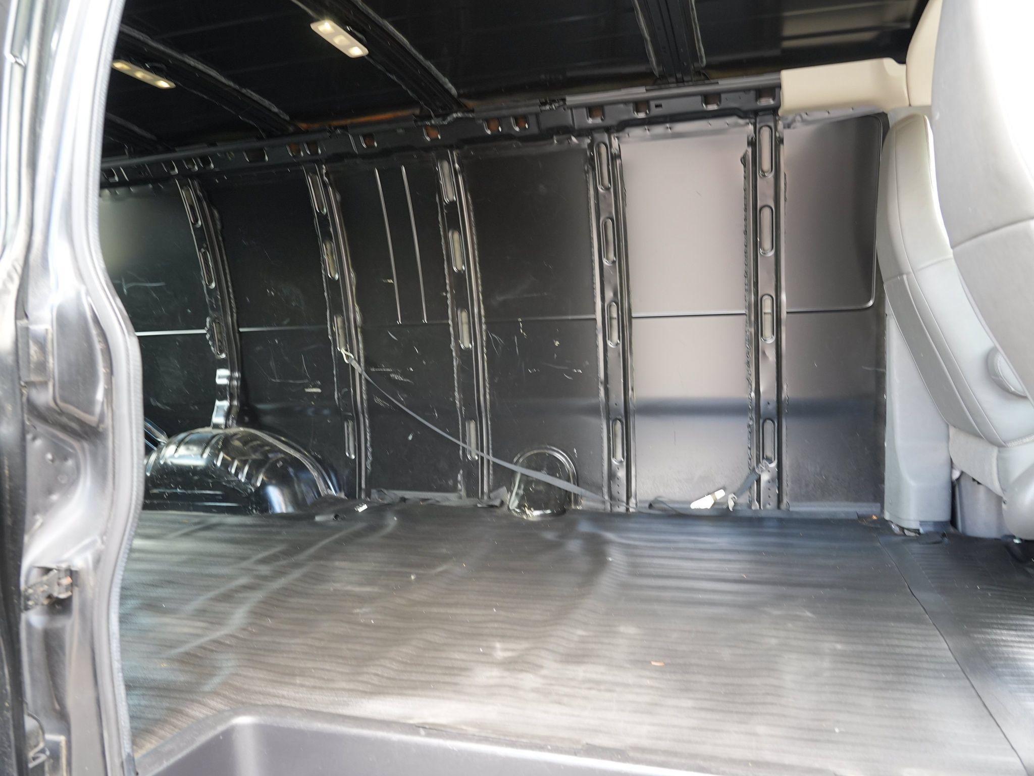 Used 2016 Chevrolet Express 3500 Extended RWD image 23