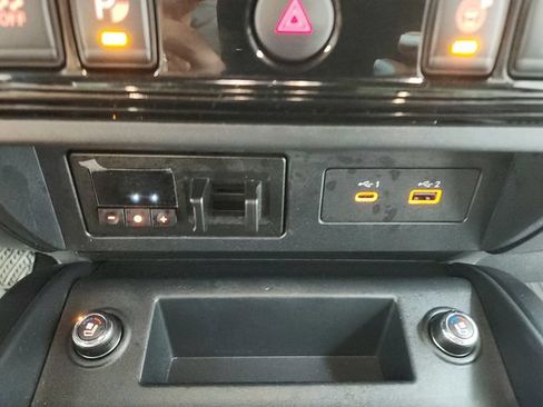 Used 2024 Nissan Titan PRO-4X w/ Pro-4x Convenience Package AWD/4WD image 32