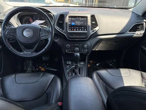 Used 2020 Jeep Cherokee Trailhawk w/ Cold Weather Group AWD/4WD image 11