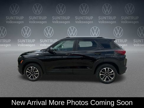 Used 2024 Chevrolet TrailBlazer LT w/ Convenience Package AWD/4WD image 3