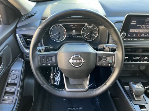 Used 2025 Nissan Rogue SV AWD/4WD image 24