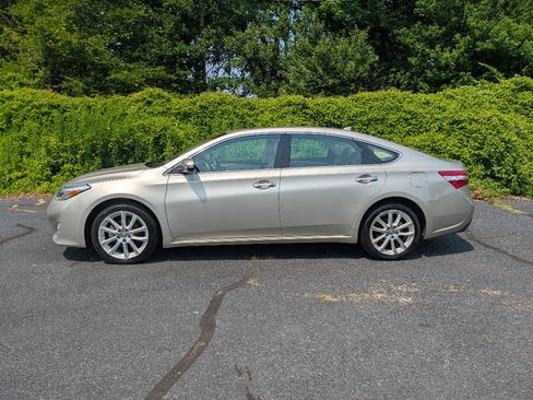 Used 2015 Toyota Avalon Limited FWD image 9