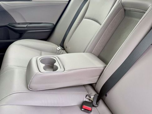 Used 2018 Honda Civic Touring image 34