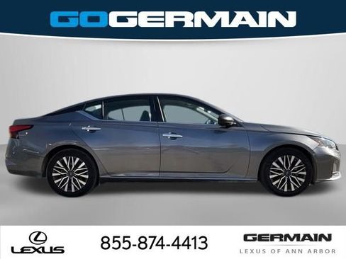 Used 2024 Nissan Altima 2.5 SV image 9