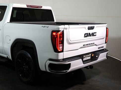 Used 2022 GMC Sierra 1500 Elevation w/ LPO, Elevation Black Package AWD/4WD image 13