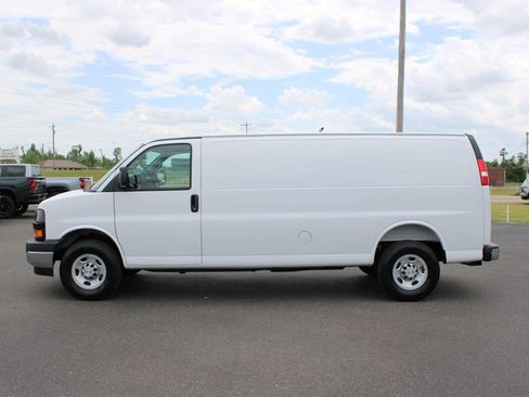 New 2026 Chevrolet Express 3500 Extended RWD image 6