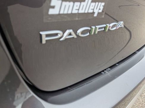 Used 2022 Chrysler Pacifica Touring-L FWD image 30