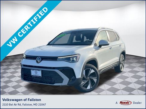 Certified 2025 Volkswagen Taos SE w/ Panoramic Sunroof Package AWD/4WD image 1
