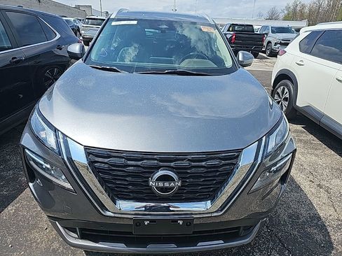 Used 2023 Nissan Rogue SL w/ SL Premium Package image 2