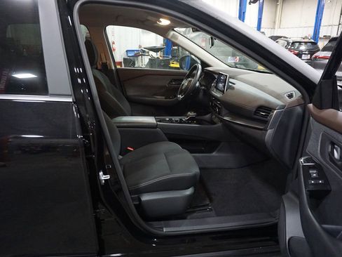 Used 2023 Nissan Rogue S image 15