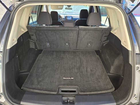 Used 2021 Nissan Rogue SV image 18