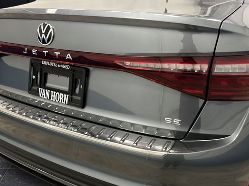Used 2025 Volkswagen Jetta SE w/ Sunroof Package FWD image 35