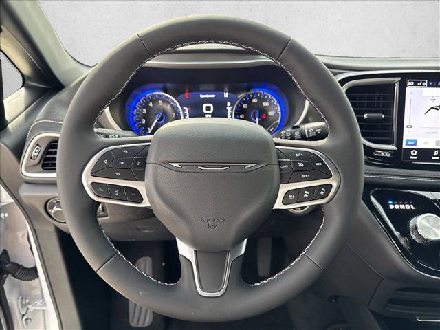 New 2027 Chrysler Pacifica Select FWD image 10