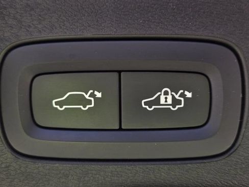 Used 2024 Volvo XC60 B5 Plus AWD/4WD image 11