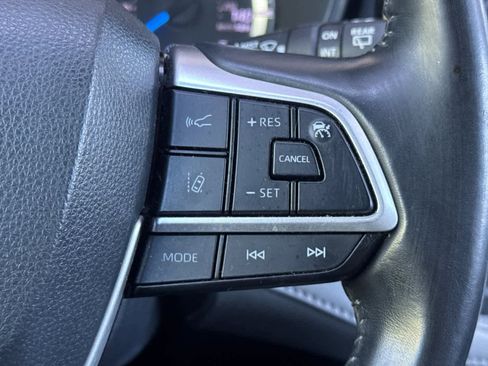 Used 2022 Toyota Highlander LE AWD/4WD image 26