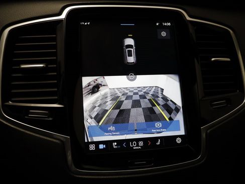 Used 2024 Volvo XC90 B6 Ultimate w/ Lounge Package image 10