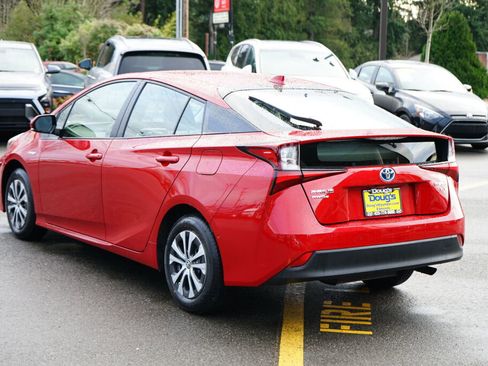 Used 2019 Toyota Prius XLE image 7