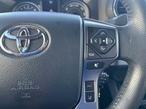 Used 2019 Toyota Tacoma SR5 RWD image 18