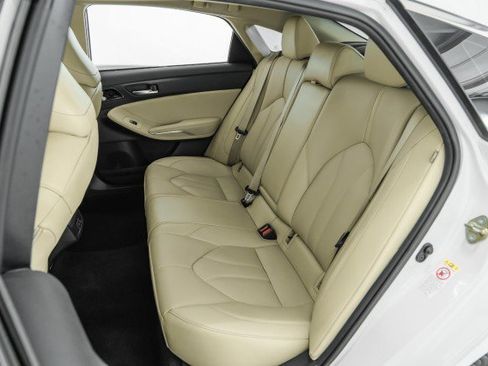 Used 2019 Toyota Avalon XLE w/ Moonroof Package FWD image 42