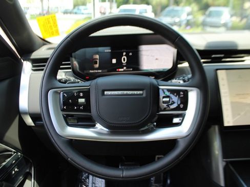 Used 2024 Land Rover Range Rover SE image 11