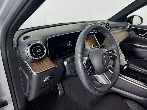 Used 2026 Mercedes-Benz GLC 300 4MATIC image 4