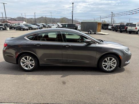 Used 2017 Chrysler 200 Limited Platinum FWD image 17