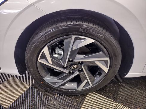 Used 2025 Hyundai Elantra Sport FWD image 6
