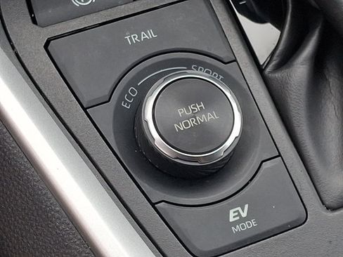Used 2024 Toyota RAV4 LE AWD/4WD image 25
