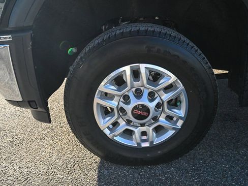 Used 2024 GMC Sierra 2500 SLE image 12