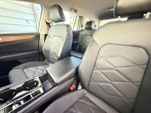 Used 2025 Volkswagen Atlas SE AWD/4WD image 38