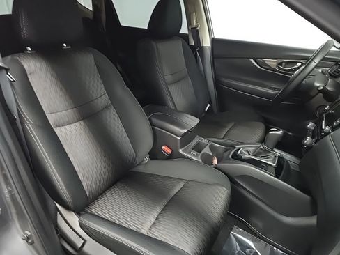 Used 2020 Nissan Rogue SV image 14