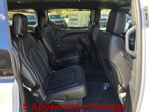 New 2026 Chrysler Pacifica Select FWD image 23