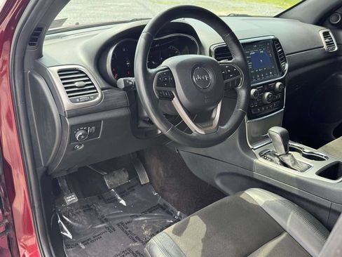 Used 2019 Jeep Grand Cherokee Altitude AWD/4WD image 2