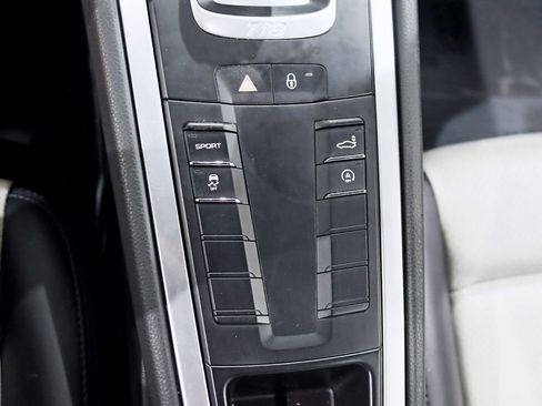 Used 2018 Porsche 718 Cayman RWD image 22