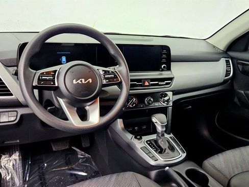 Used 2025 Kia Seltos LX AWD/4WD image 12