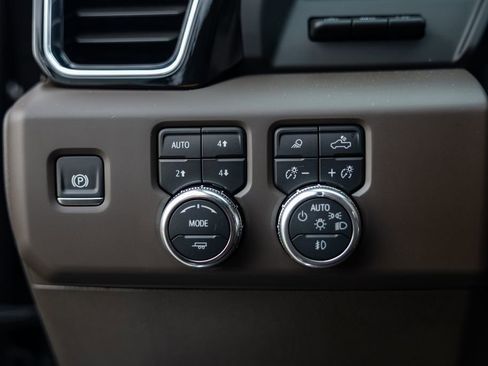 Used 2024 GMC Sierra 3500 Denali w/ Denali Reserve Package image 19