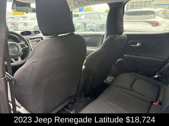 Used 2023 Jeep Renegade Latitude AWD/4WD image 24