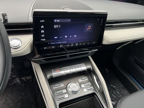 New 2025 Lincoln Nautilus Premier image 21