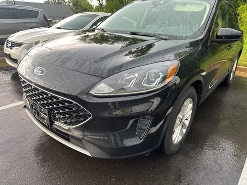 Used 2020 Ford Escape SE FWD image 2