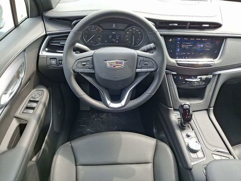 New 2025 Cadillac XT6 Luxury image 26